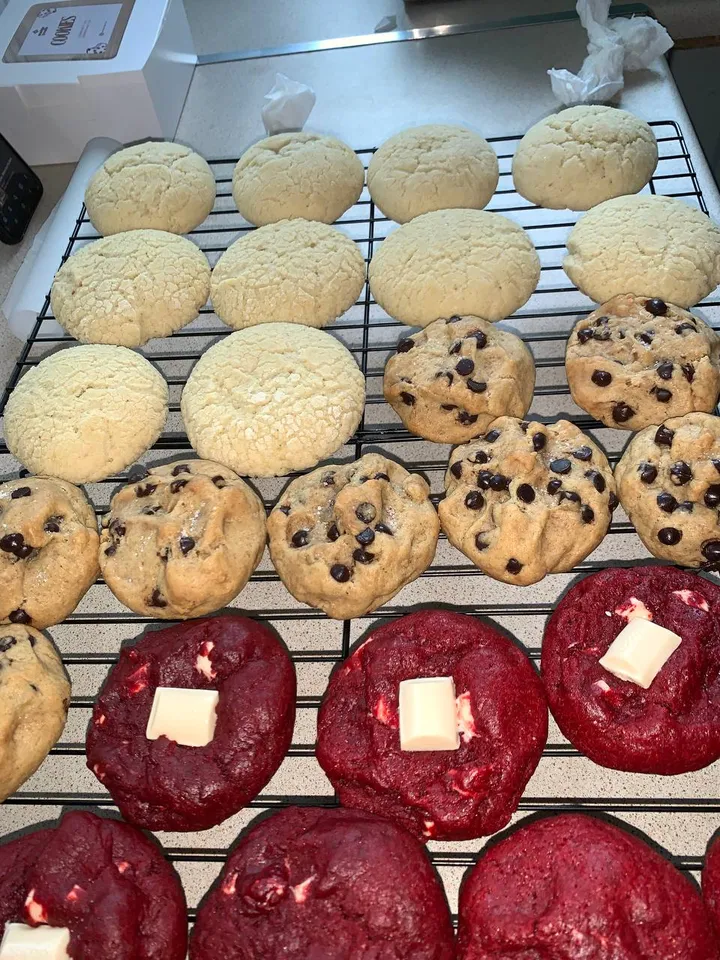 Freshly baked Madge Treats cookies in Accra — photo 3