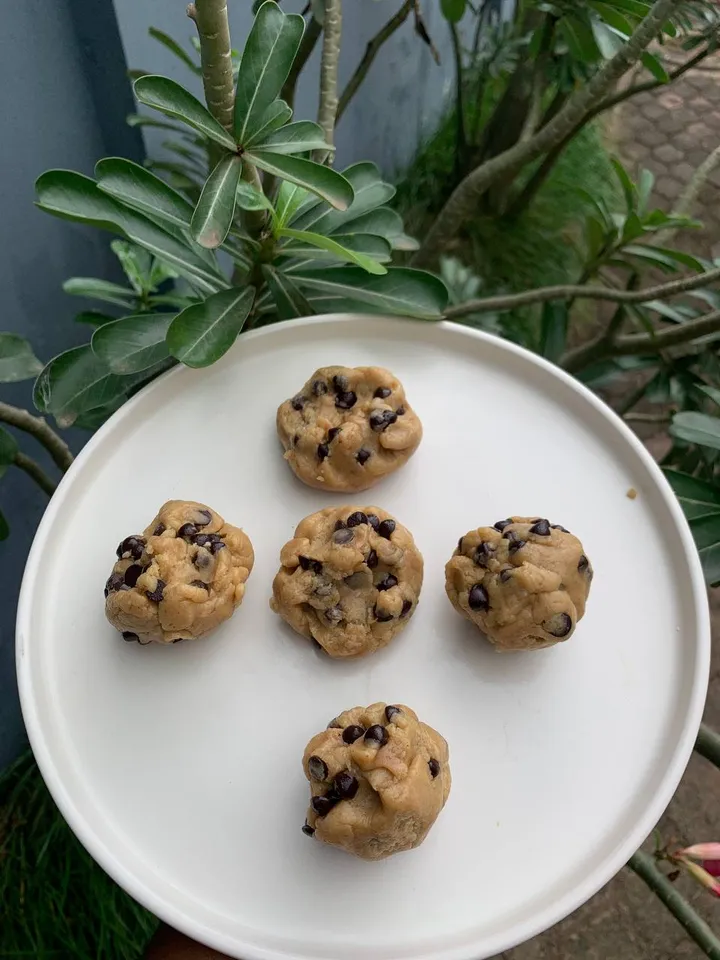 Freshly baked Madge Treats cookies in Accra — photo 5