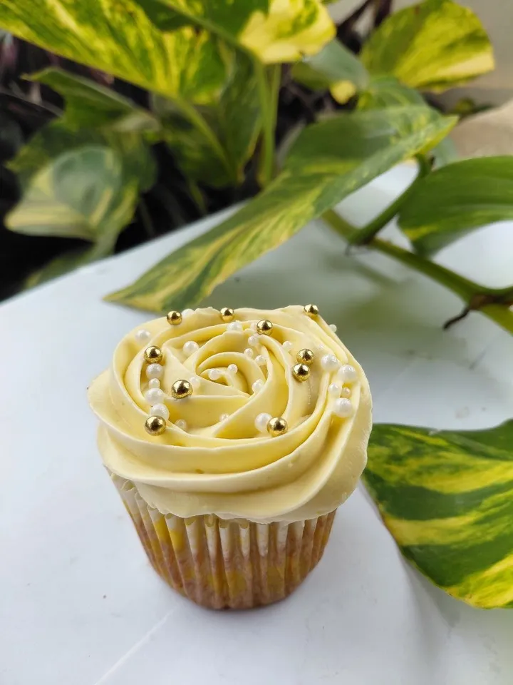 Vanilla cupcakes — photo 1 of 5