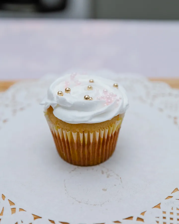 Vanilla cupcakes - photo 1 of 3