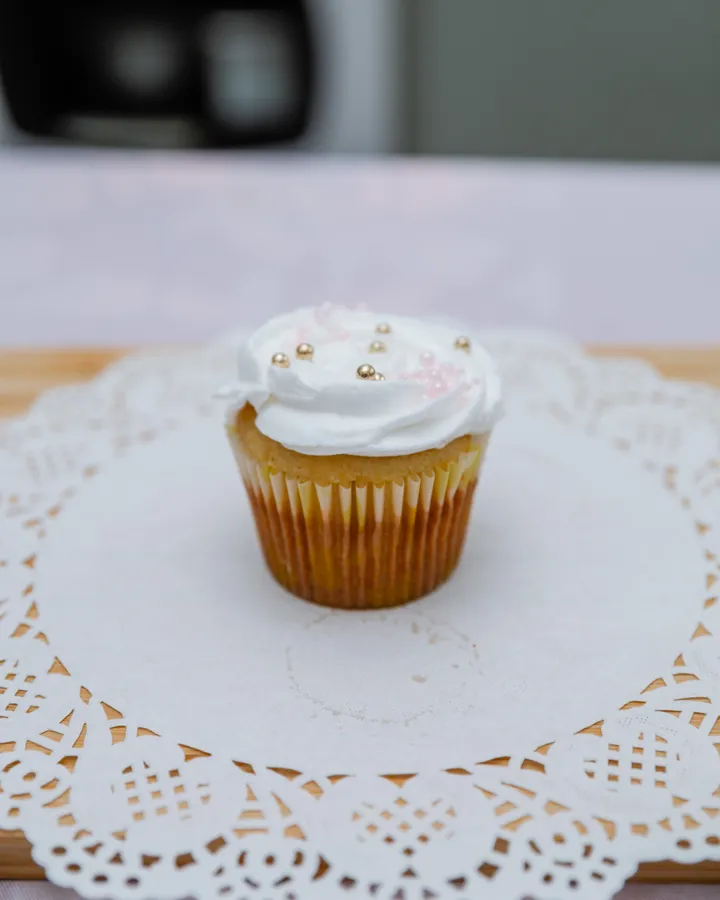 Vanilla cupcakes - photo 2 of 3
